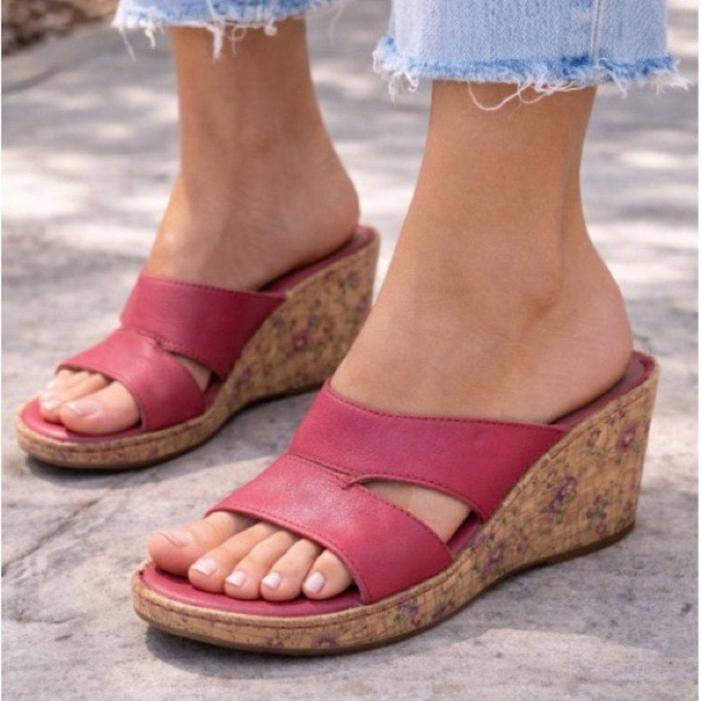 Chic Born Leather hot pink slip
On wedge sandals